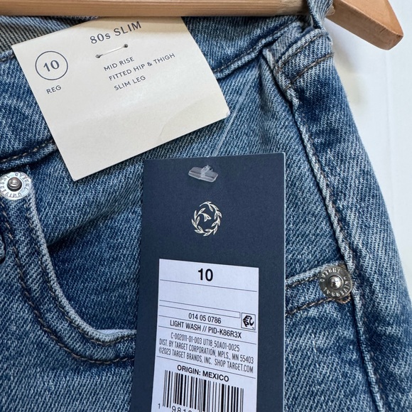 Universal Thread Women's Mid Rise 80’s slim leg, button fly light wash - Picture 4 of 9